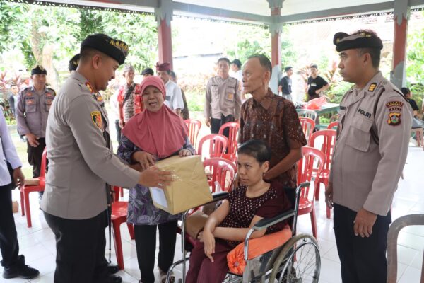 Kapolres Jembrana Hadirkan Kepedulian Lewat Program Minggu Kasih Dan Bantuan