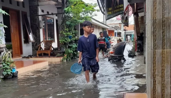 Kota Tegal Dilanda Banjir Rob, Bmkg Prediksi Gelombang Tinggi Berlanjut