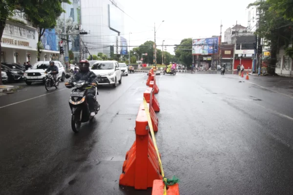 Pemasangan Water Barrier Di Jalan Semeru Malang Masuk Tahap Evaluasi