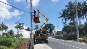 Pemkab Semarang Tingkatkan Keselamatan Pengendara Dengan Pemasangan Lampu Penerangan Di