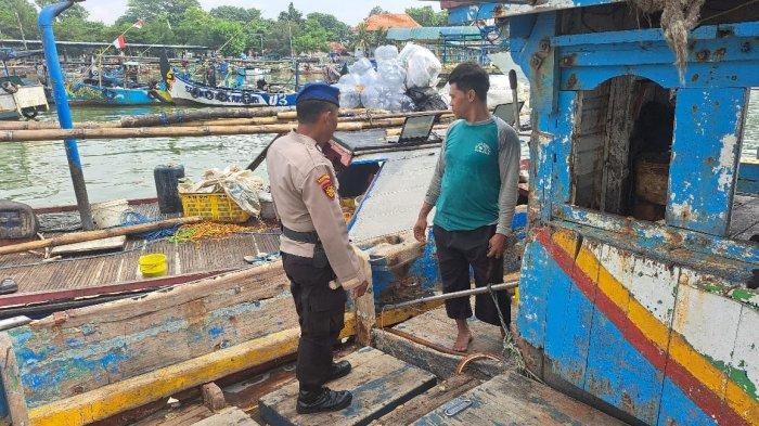 Peringatan Polairud Jepara: Nelayan Dilarang Melaut Mengingat Ombak Tinggi