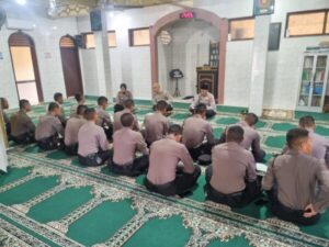 Polres Jembrana Gelar Binrohtal Untuk Bintara Remaja Di Masjid Baitul