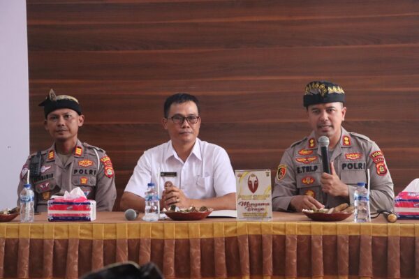 Program “jumat Curhat” Kapolres Jembrana Bahas Isu Keamanan Di Desa