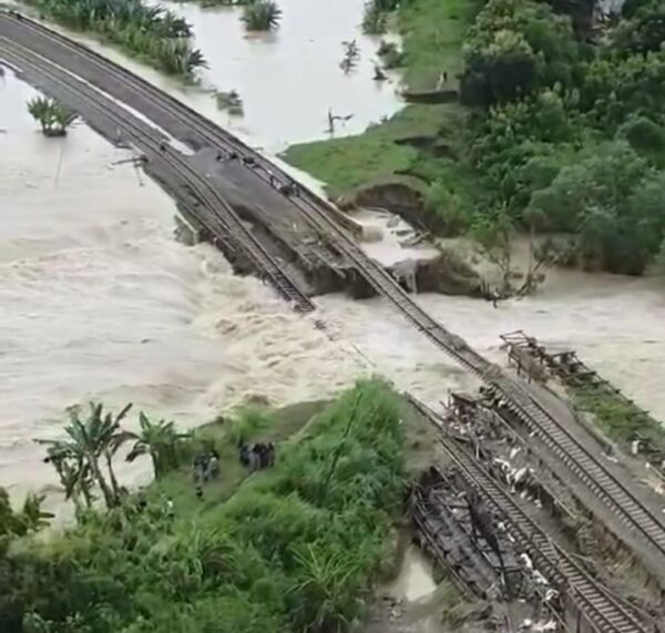 Rel Ka Tergerus Banjir Di Grobogan, 7 Jadwal Kereta Dibatalkan