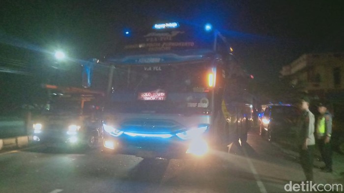 Ribut Antar Suporter Di Klaten, Kaca Bus Sugeng Rahayu Pecah