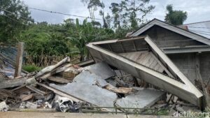 Tanah Gerak Terjang Banjarnegara, Rumah Dan Jalan Rusak Parah Dalam