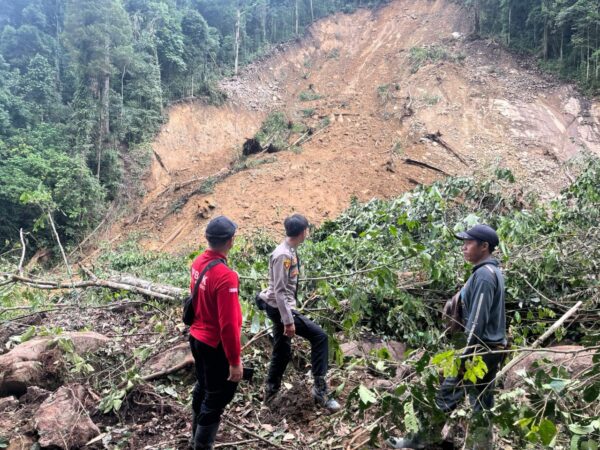 Tantangan Berat Polsek Kahayan Hulu Utara Evakuasi Korban Longsor Di