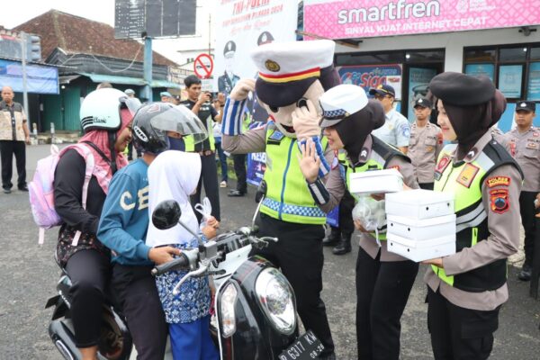 Aksi Simpatik Polres Banjarnegara: Sarapan Gratis Hadirkan Kehangatan Pagi