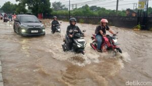 Banjir Ganggu Lalu Lintas Di Jalan Jogja Solo Dan Exit Tol