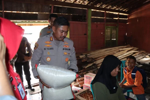 Bocah 7 Tahun Hidup Dengan Ibu Odgj, Kapolres Grobogan Beri