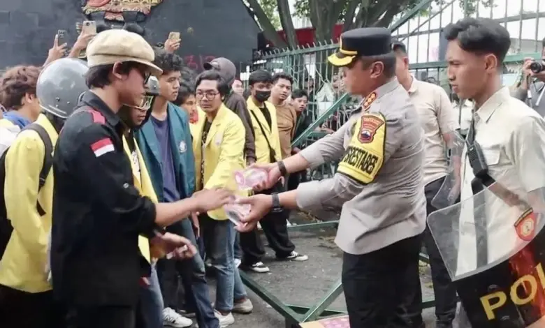 Demo Mahasiswa Di Semarang, Polrestabes Terapkan Pengamanan Humanis