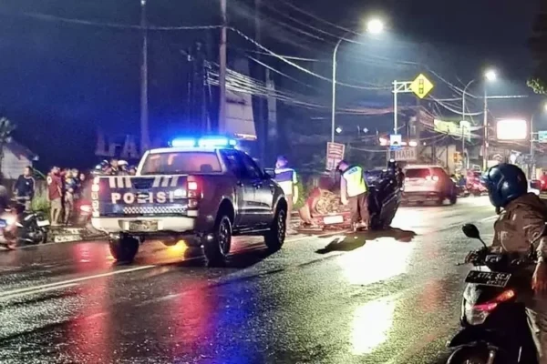 Diduga Mengantuk, Pengemudi Corolla Alami Kecelakaan Di Soekarno Hatta Salatiga