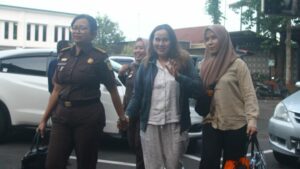 Isa Zega Dipindahkan Ke Lapas Perempuan Kota Malang Oleh Kejari