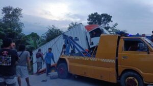 Jalan Purwodadi Semarang Kembali Dibuka Setelah Evakuasi Truk Kecap