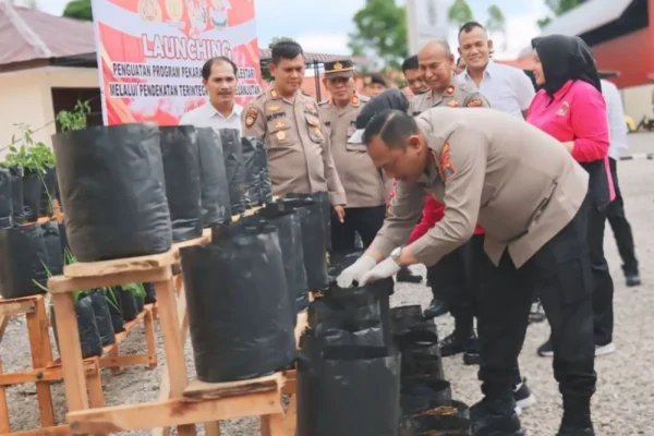 Kapolres Humbahas Ajak Warga Manfaatkan Pekarangan Lewat Program P2l