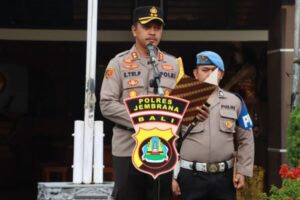 Kapolres Jembrana Ingatkan Pentingnya Dedikasi Dan Loyalitas Dalam Upacara Hari