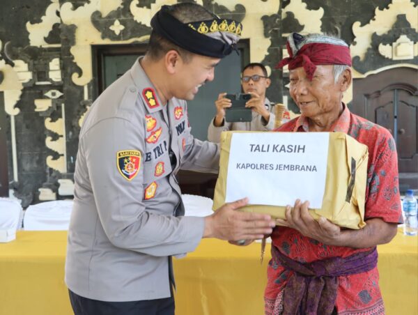 Lewat Minggu Kasih, Kapolres Jembrana Pererat Hubungan Dengan Warga