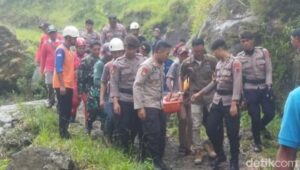 Pemuda Sleman Terjebak Di Jurang Gunung Merapi Klaten, Tim Sar