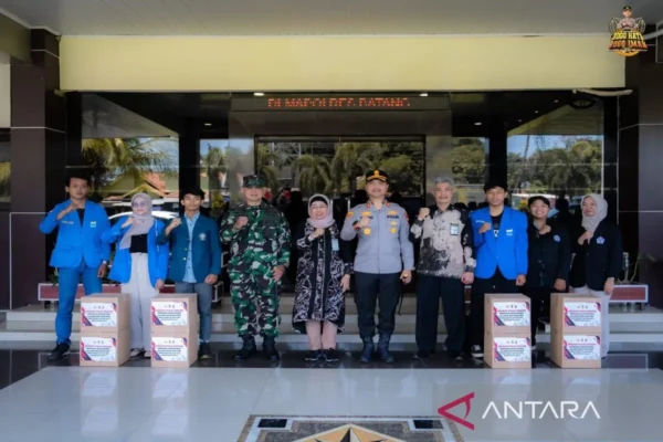 Ringankan Beban Warga, Polres Batang Distribusikan Paket Sembako