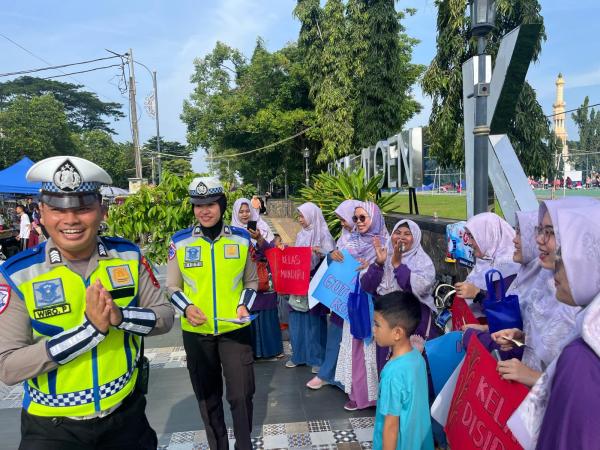 Sosialisasi Kreatif, Satlantas Polres Pekalongan Hadirkan Art Policing Di Cfd