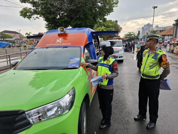 Subsatgas Dikmas Batang Edukasi Masyarakat Di Car Free Day