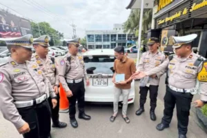 Viral Di Medsos, Honda Jazz Berpelat Kanji Ditilang Satlantas Polresta