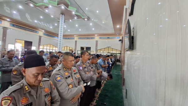 Polda kalteng gelar salat ghaib untuk 3 anggota polri yang