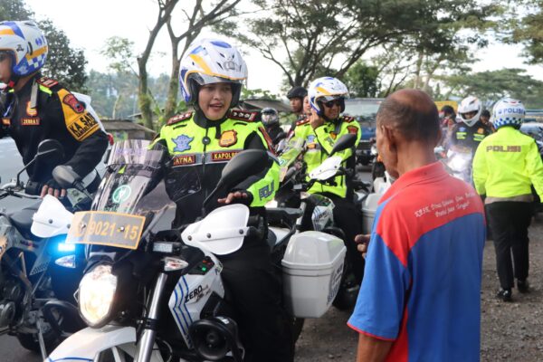 Akbp ratna susuri jalan utama kabupaten semarang dengan sepeda motor