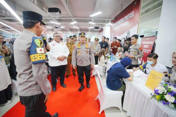 Bakti kesehatan di jateng, kapolri bahas kesejahteraan buruh