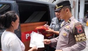 Bantu korban banjir, spkt polres grobogan layani pembuatan surat kehilangan