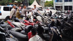 Bawa dokumen kendaraan, mahasiswa ambil motor di polresta malang