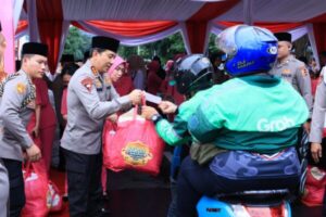 Bazar presisi dan baksos di lapangan bhayangkara, wakapolri turut hadir