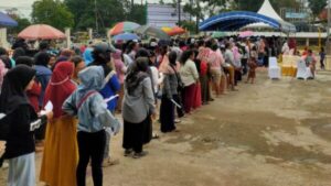 Beras dan minyak goreng jadi buruan di bazar pangan murah