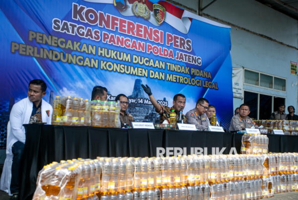 Diduga ada kecurangan, polda jateng sita puluhan ribu botol minyakita