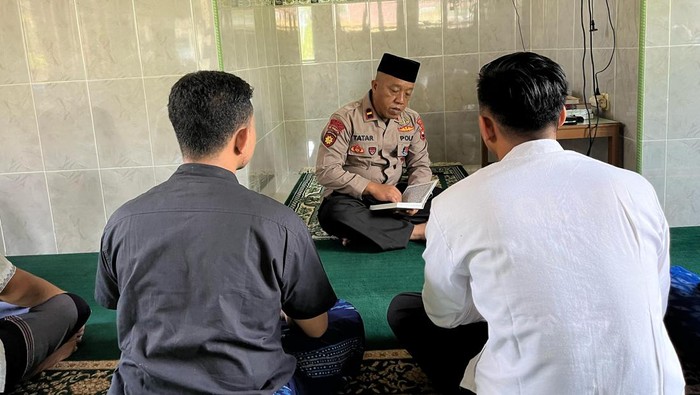 Ipda tatar, sosok polisi sragen yang peduli pendidikan agama dan