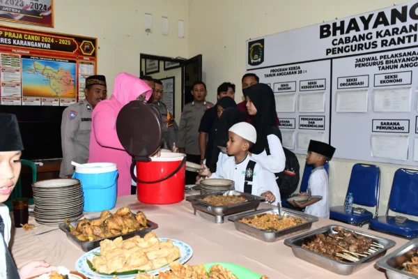 Kapolres karanganyar gelar buka bersama, beri kebahagiaan untuk anak yatim