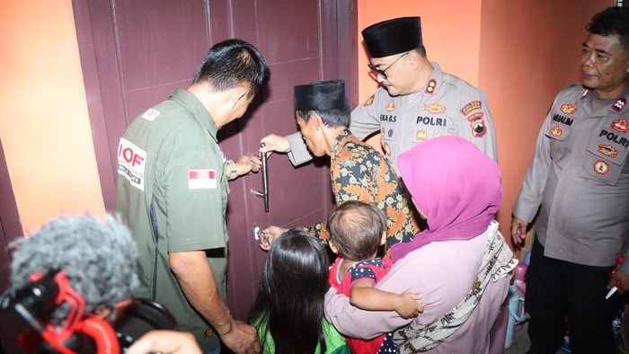 Kapolres kebumen beri bantuan rumah layak huni, warga pujotirto terbantu