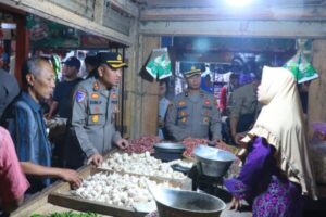 Kapolres pekalongan sidak pasar kajen cek harga kebutuhan pokok