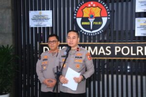 Kapolri beri penghormatan, 3 personel polisi dapat status gugur dan