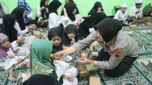 Keceriaan anak yatim panti asuhan masithoh saat bukber dengan kapolres