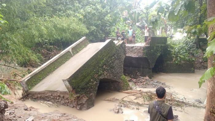 Kemusu boyolali dilanda banjir, warga terdampak akibat jembatan putus