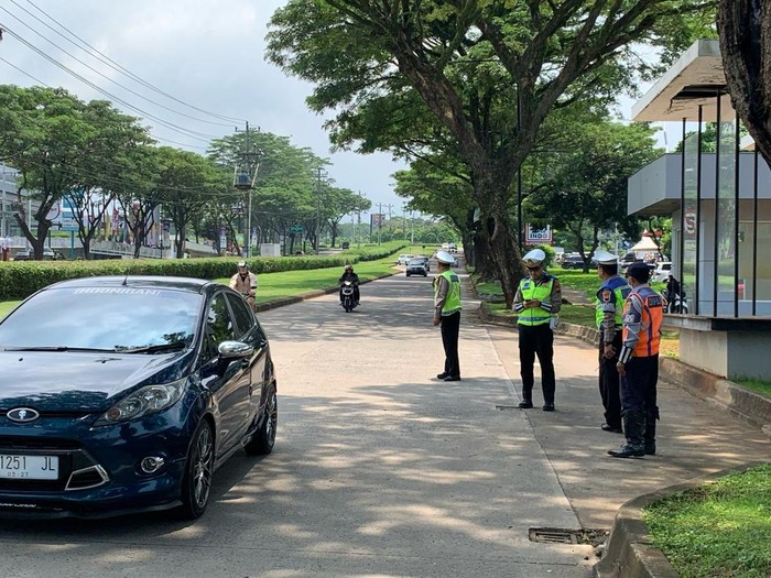 Kurangi risiko kecelakaan, posko pengamanan dibangun di turunan silayur