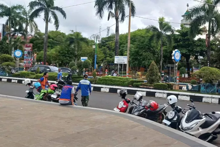 Langgar aturan, 11 juru parkir liar di jepara diamankan