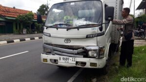 Nenek bakul sayur meninggal akibat kecelakaan dengan truk