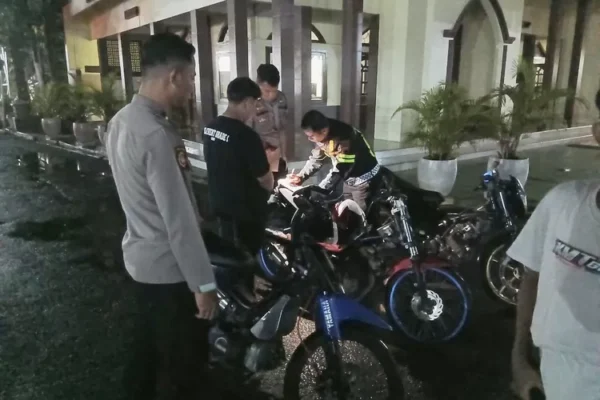 Patroli sahur polres grobogan bubarkan balap liar, 3 pemuda diamankan