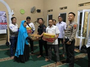 Peduli sesama, satlantas polres banjarnegara berbagi santunan untuk anak yatim