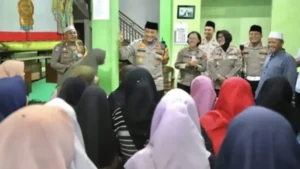 Penuh kehangatan, kapolresta malang kota berbagi kebahagiaan dengan anak yatim