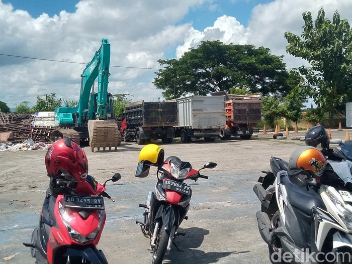 Polisi tindak tambang pasir ilegal di gemampir klaten, ekskavator disita