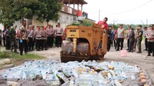 Polres blora musnahkan ribuan botol minuman keras hasil operasi pekat