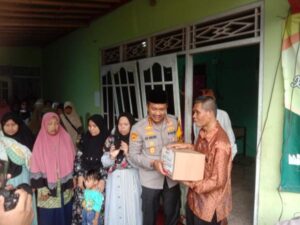 Polresta banyumas bagikan 75 paket bantuan untuk penyandang tuna netra